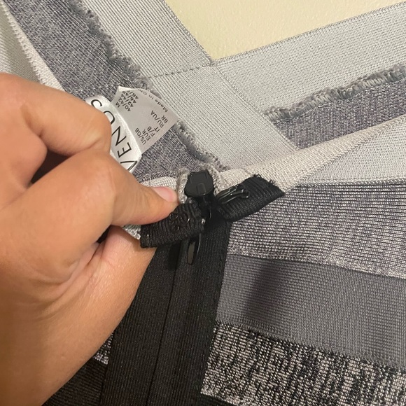 Venus dress try on only removed tag great for hourglass figure - Picture 2 of 5